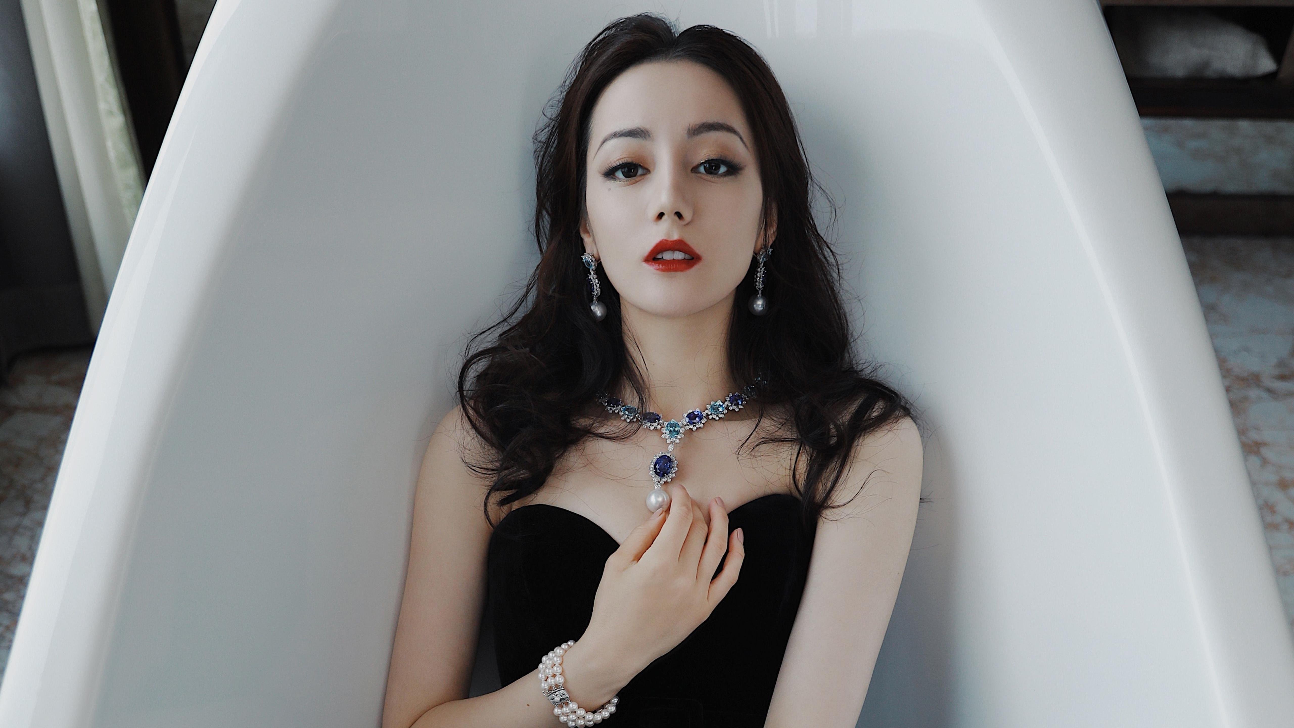 _开幕式盛况：多彩舞台点亮运动激情_，精彩开幕式